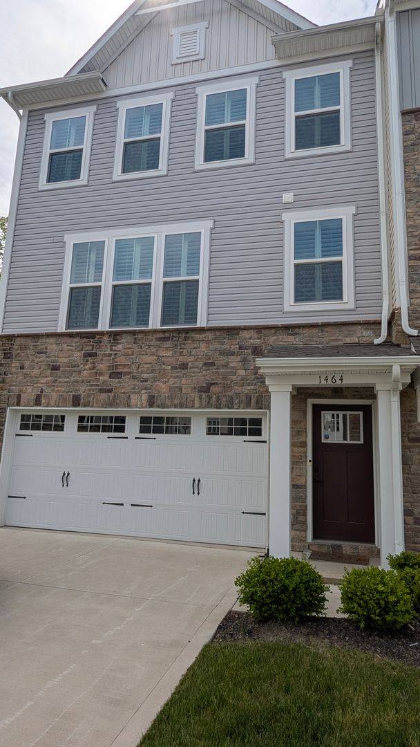 Townhouse for rent at 1464 Chenin Run, Avon, OH 44011