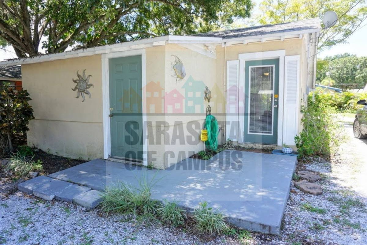 Apartment for rent at 1148 Highland Ave, Sarasota, FL 34234