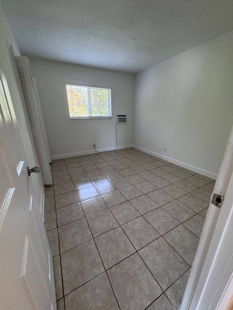 Apartment for rent at 701 SW 14th Ave, Fort Lauderdale, FL 33312