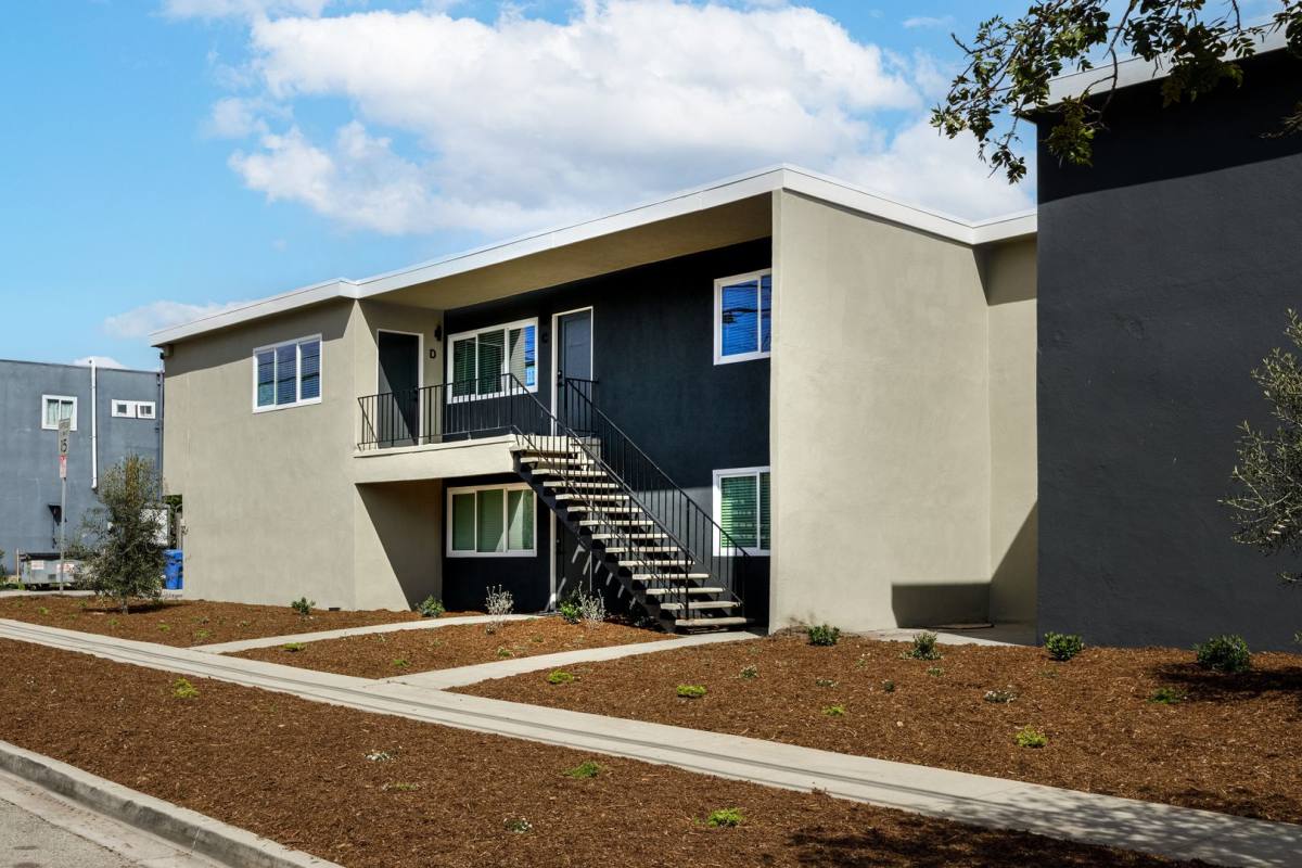 Apartment for rent at 1305 Amethyst St, Redondo Beach, CA 90277