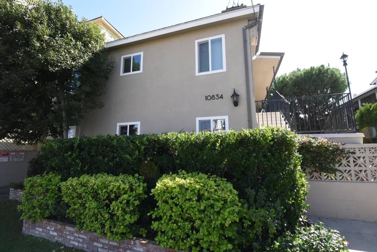 Apartment for rent at 10834 Bloomfield St, North Hollywood, CA 91602