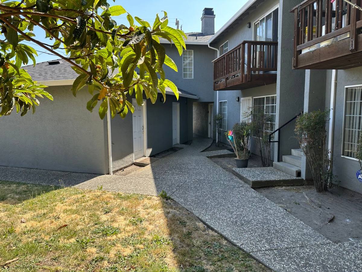 Apartment for rent at 5301 Tehama, Richmond, CA 94804