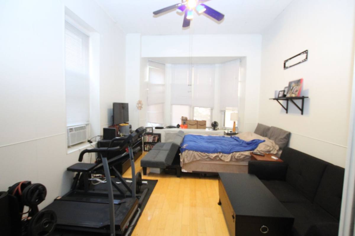 Apartment for rent at 2004 Chestnut St, Philadelphia, PA 19103