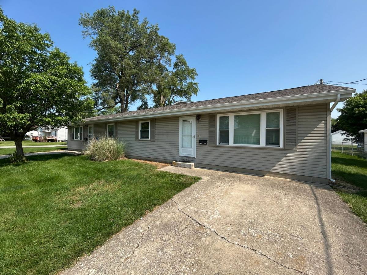 Apartment for rent at 800 E Overton, Tuscola, IL 61953