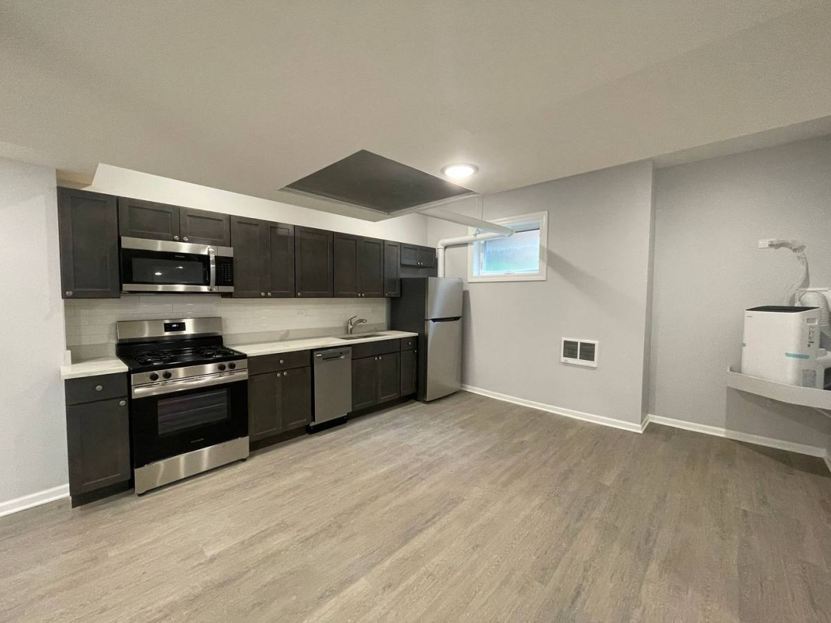 Apartment for rent at 3257 - 3267 W Wrightwood Ave, Chicago, IL 60647