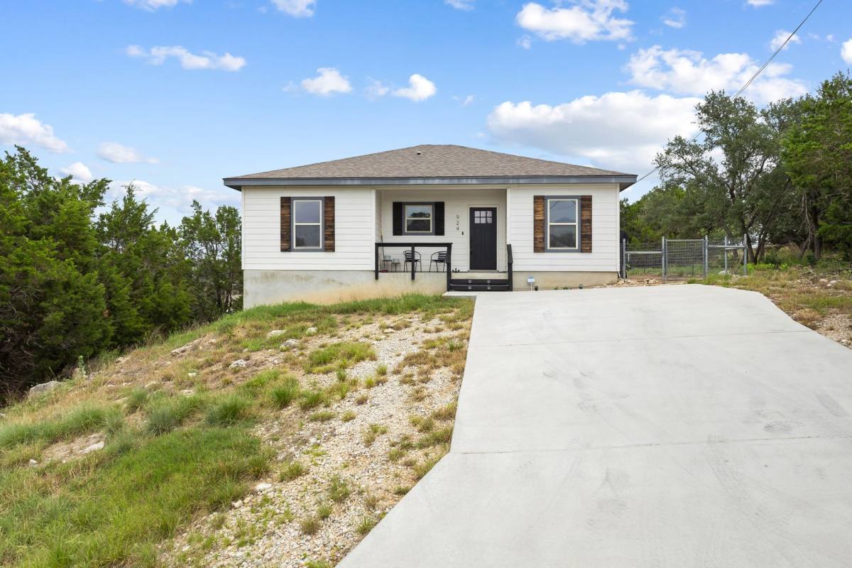 House for rent at 924 Scenic Hills Dr, Canyon Lake, TX 78133
