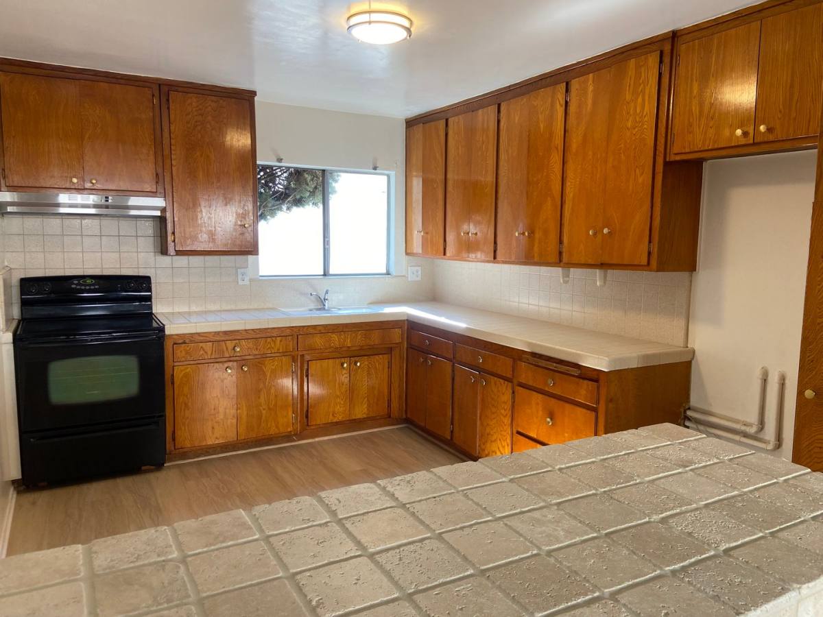 Apartment for rent at 3235 E 15th St, Long Beach, CA 90804
