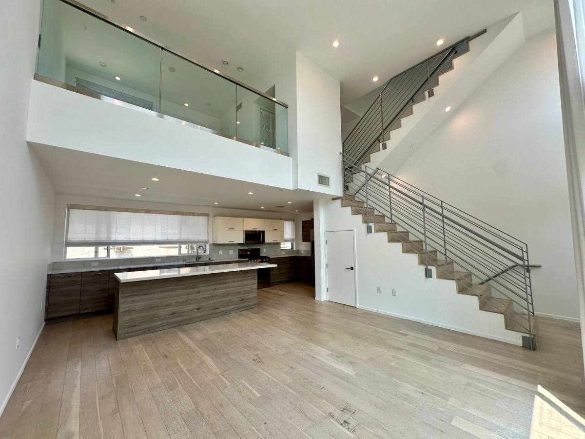 Townhouse for rent at 5403 W Wilshire Vista Lane, Los Angeles, CA 90019