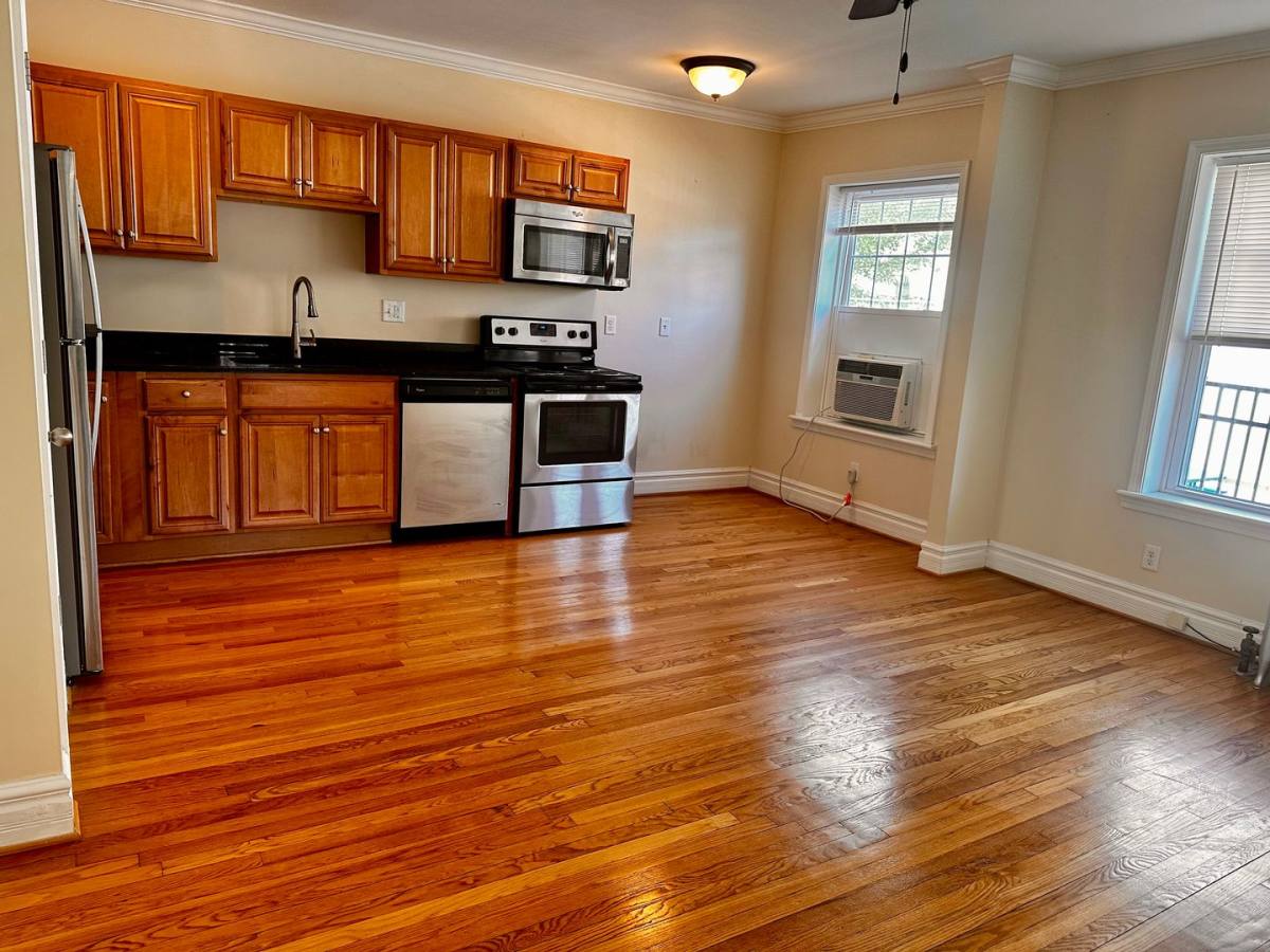 Apartment for rent at 4245 W Pine Blvd, Saint Louis, MO 63108