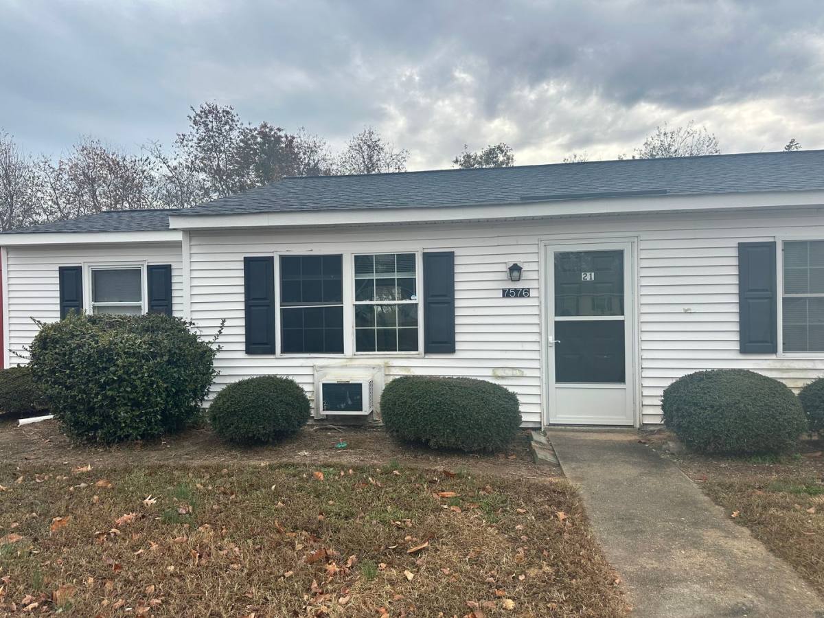 Apartment for rent at 7576 Bellehaven Dr, Gloucester Point, VA 23062