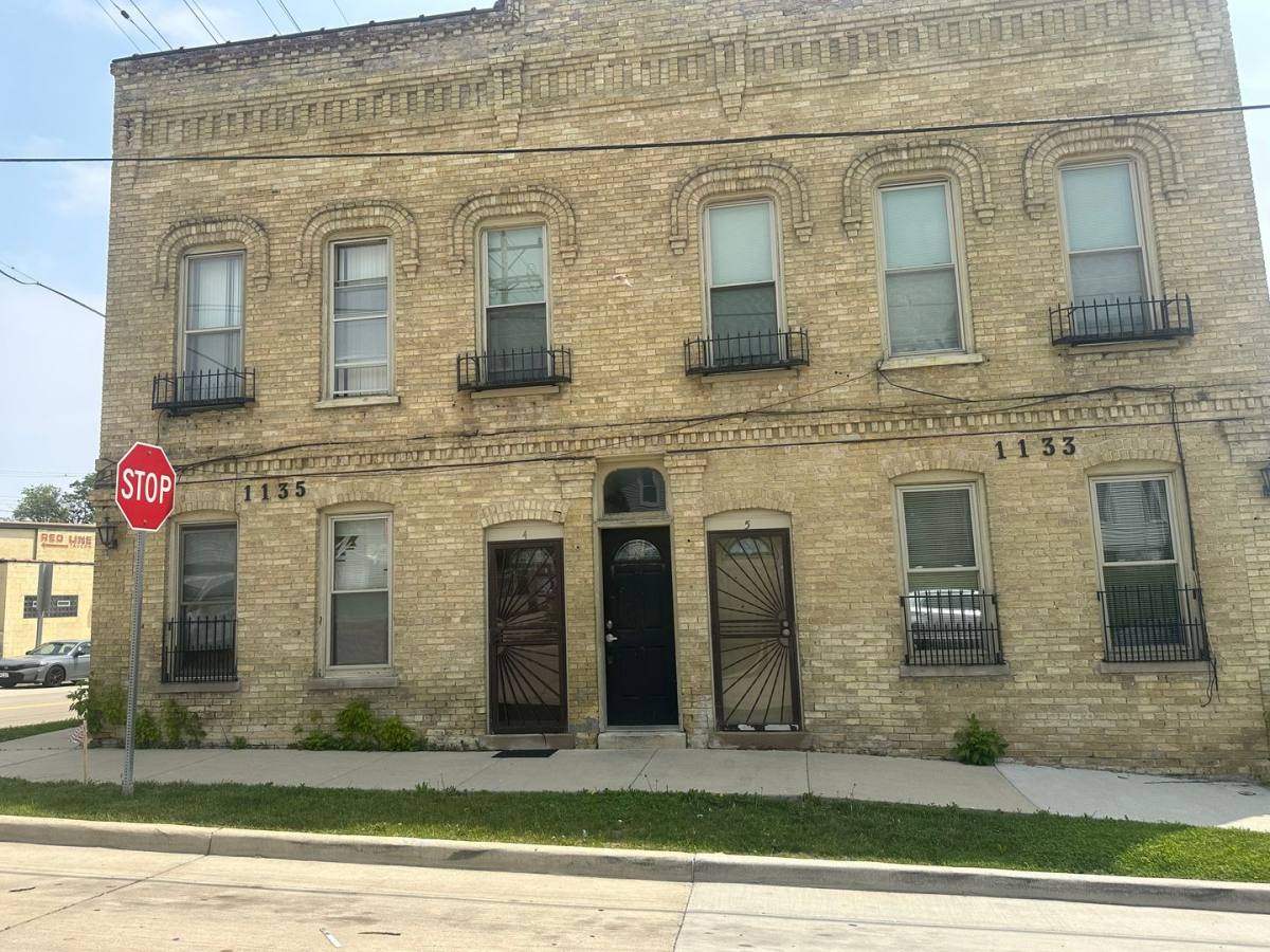 Apartment for rent at 1133 N Wisconsin St, Racine, WI 53402