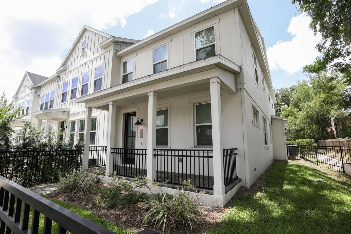 Townhouse for rent at 1417 Michigan St, Orlando, FL 32806