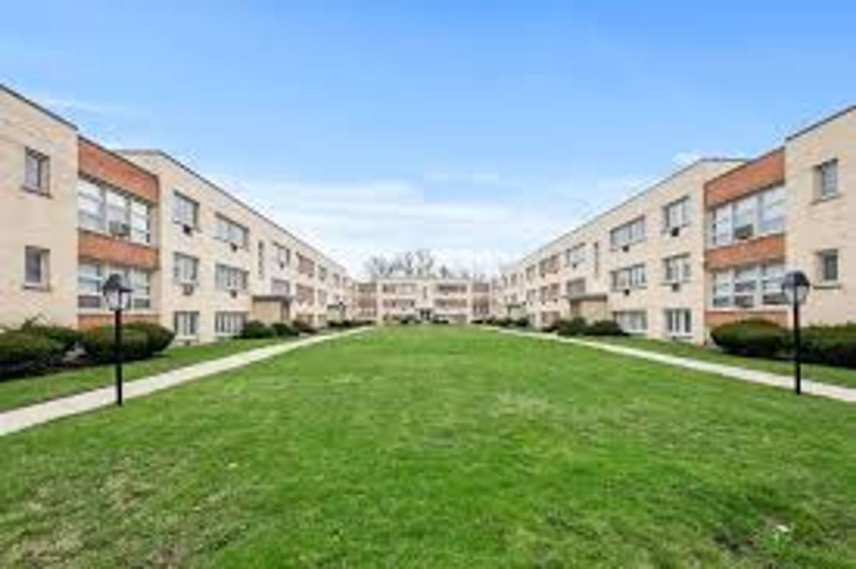 Apartment for rent at 1822-1838 W 107th St, Chicago, IL 60643