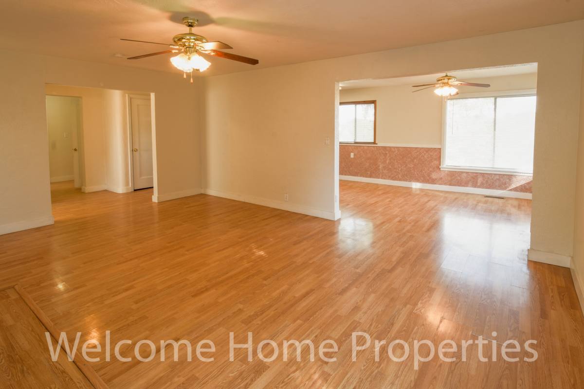 Apartment for rent at 116 SW 13th St, College Place, WA 99324