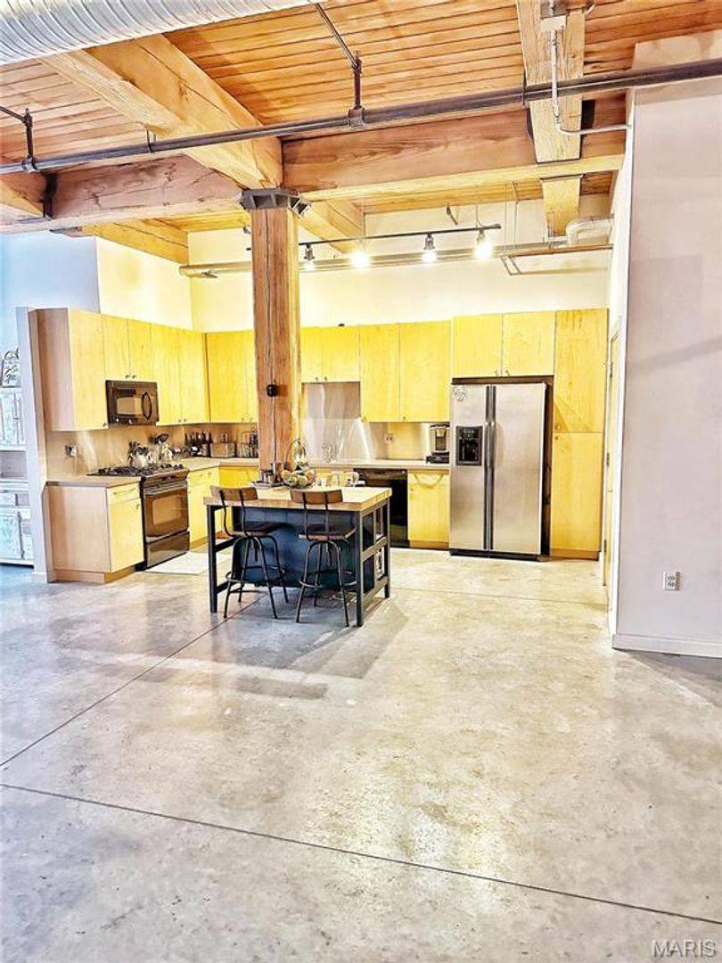 Apartment for rent at 1015 Washington Ave, Saint Louis, MO 63101
