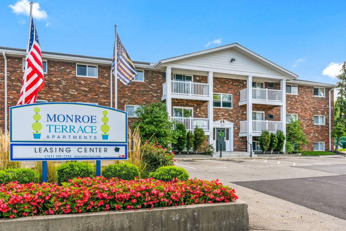 Apartment for rent at 300 Courtland Dr, Monroe, OH 45050
