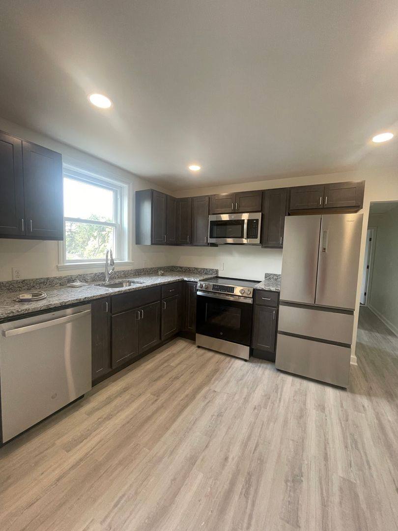Apartment for rent at 62-64 E Genesee, New Hartford, NY 13413