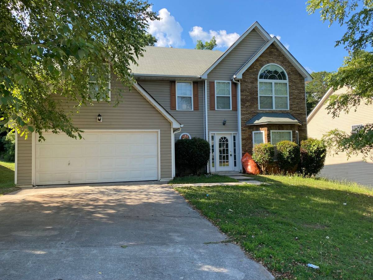 House for rent at 3195 Hunting Creek Pass, Douglasville, GA 30135