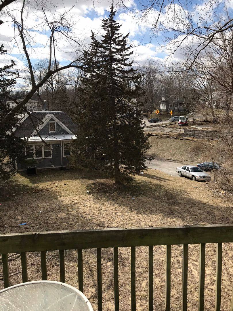 Apartment for rent at 931 Dewey St, Iowa City, IA 52240