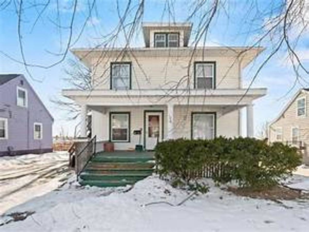 Apartment for rent at 139 32nd St, Cedar Rapids, IA 52402