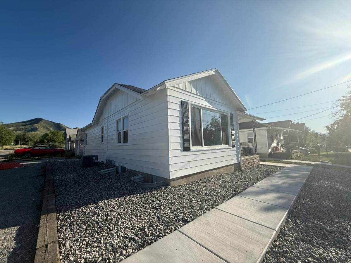 Townhouse for rent at 155 W 100 S, Tooele, UT 84074