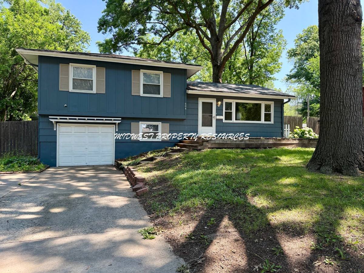 House for rent at 604 NW Falk, Lees Summit, MO 64063