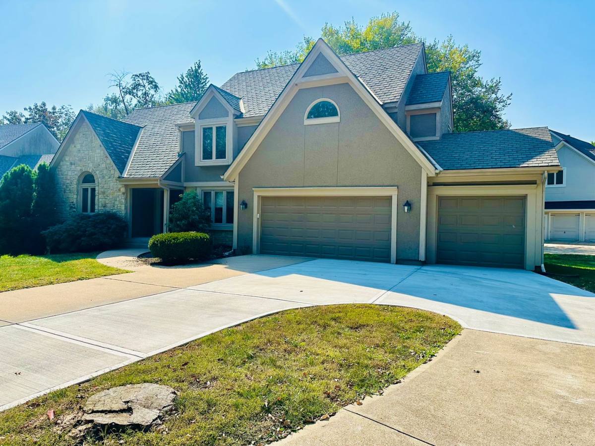 House for rent at 13040 Catalina Dr, Leawood, KS 66209