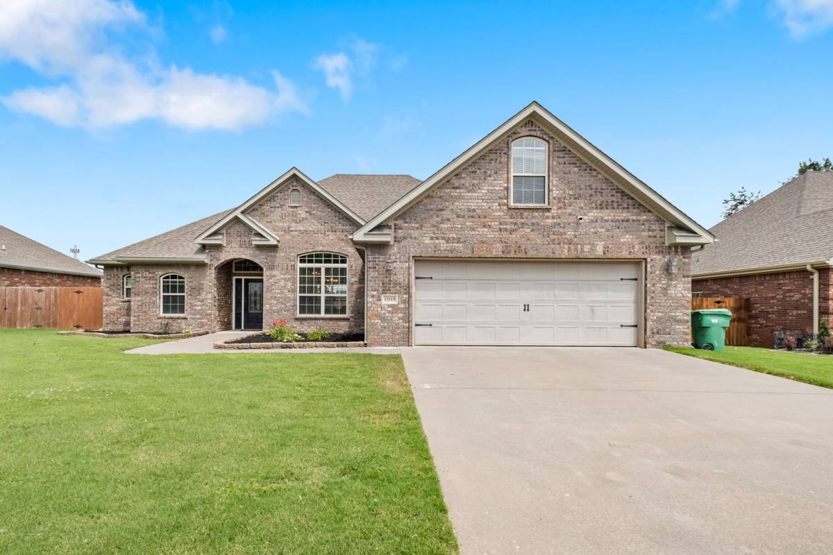 House for rent at 1048 Tarah Knolls Circle, Centerton, AR 72719