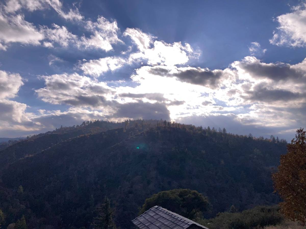 House for rent at 1620 Edge Cliff Dr, Lake Arrowhead, CA 92352