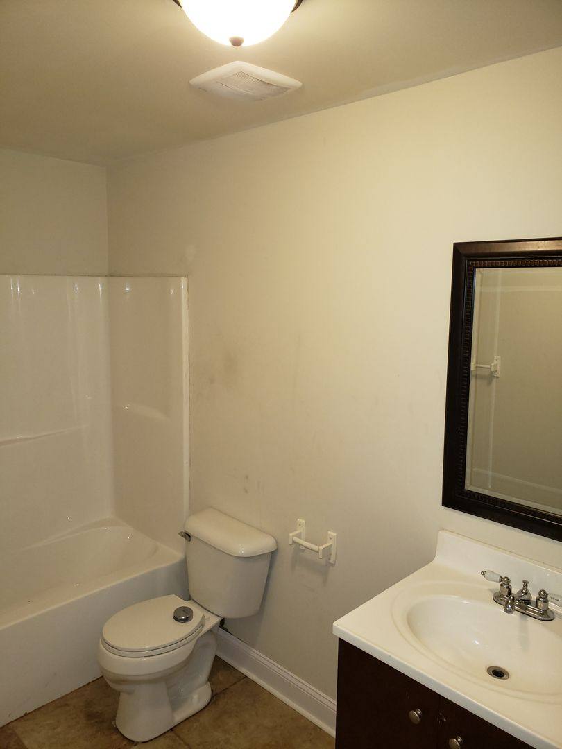 Apartment for rent at 845 W Madison St, Franklin, KY 42134
