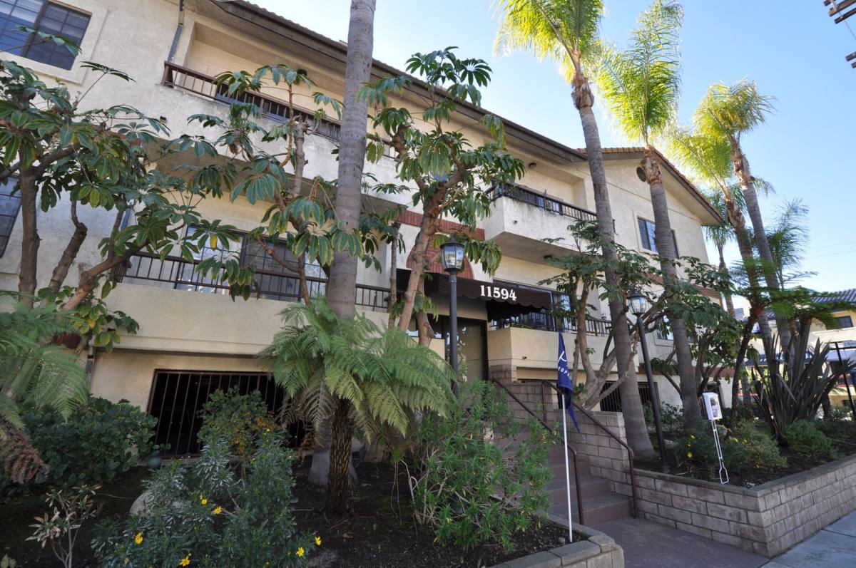 Apartment for rent at 11594 Moorpark St, North Hollywood, CA 91602