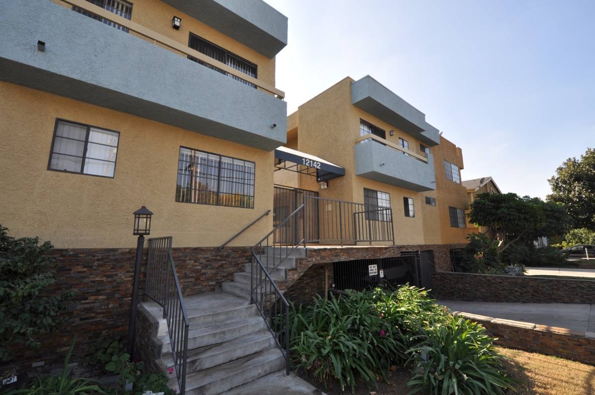 Apartment for rent at 12142-50 Oxnard St, North Hollywood, CA 91606