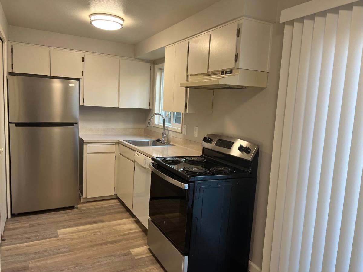 Townhouse for rent at 5113 SW 62nd Ave, Portland, OR 97221