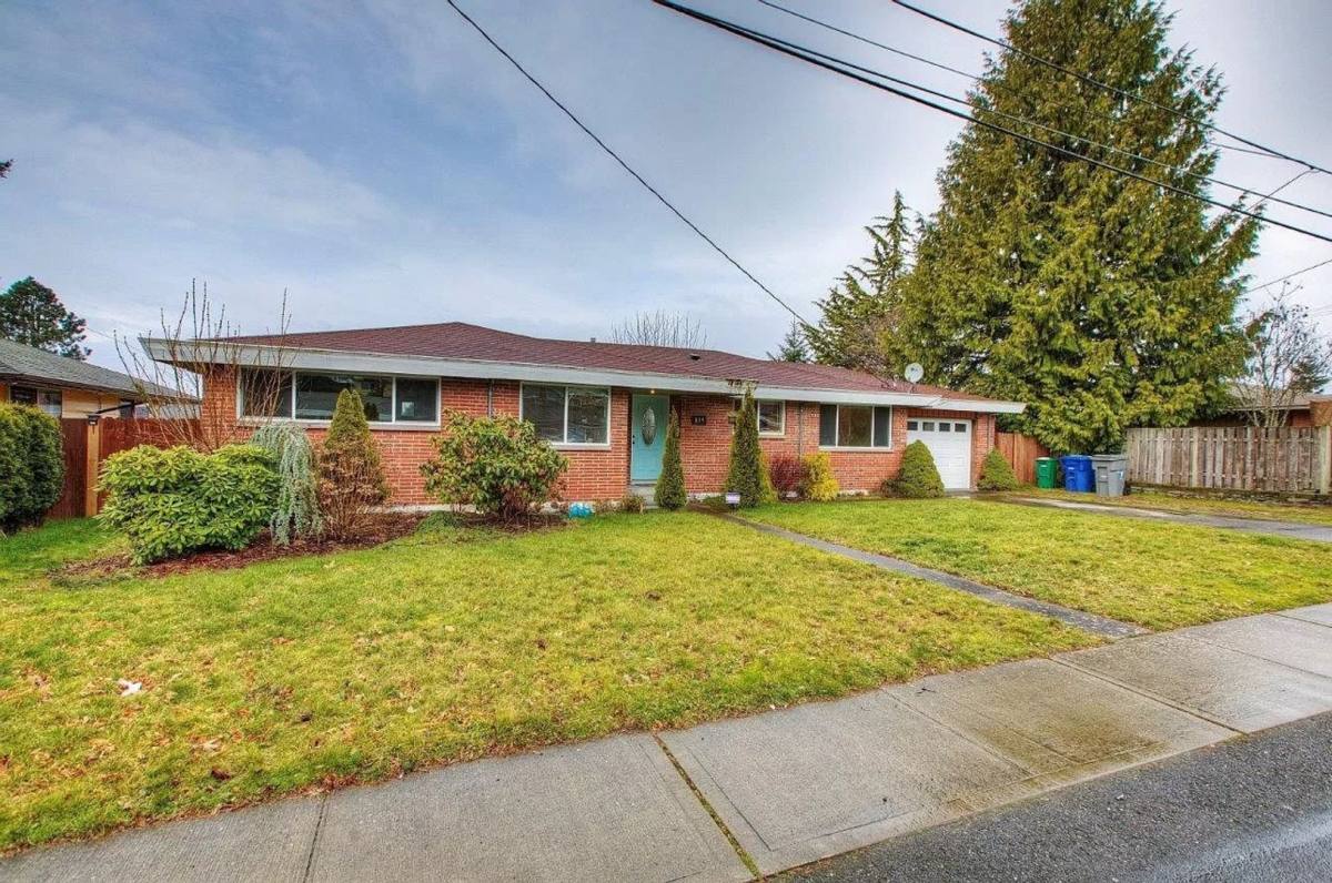 House for rent at 839 Kirkland Ave NE, Renton, WA 98056