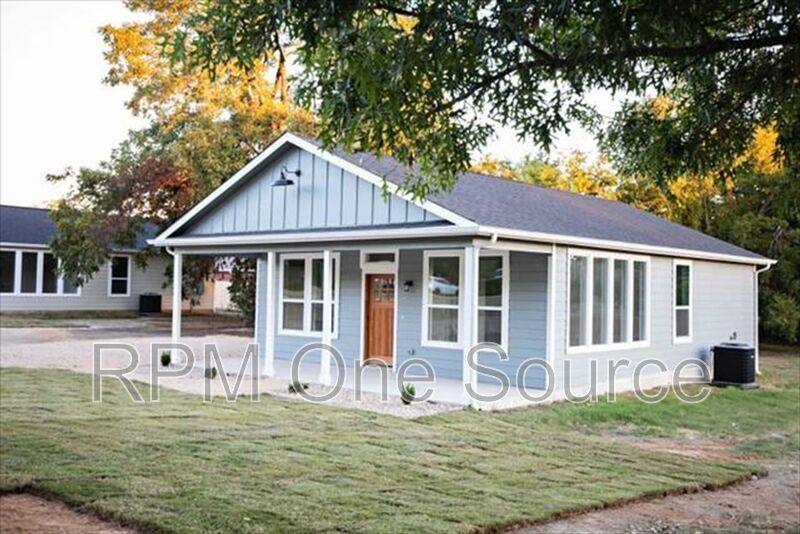 House for rent at 704 Walnut St, Honey Grove, TX 75446