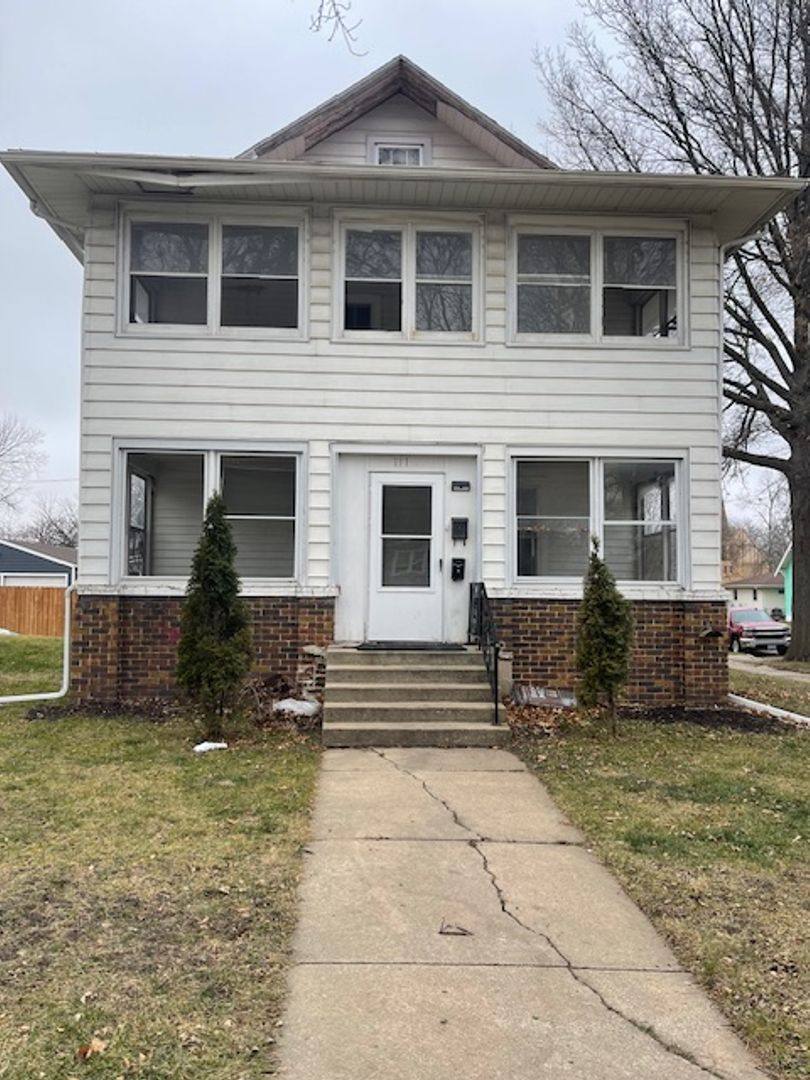 Apartment for rent at 111 8th St NW, Austin, MN 55912
