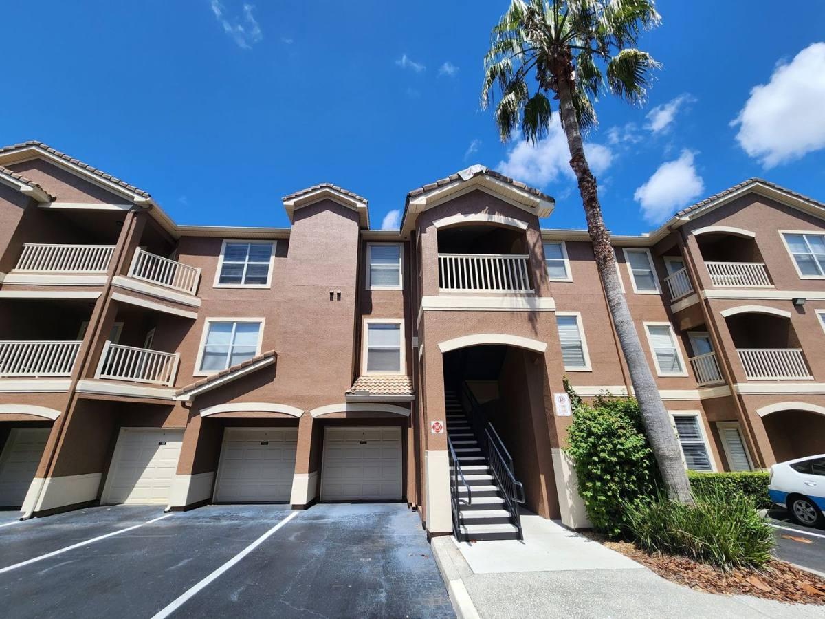 Apartment for rent at 8849 Villa View Circle, Orlando, FL 32821