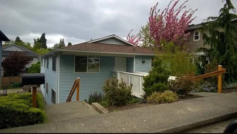 Condo for rent at 5215 38th Ave SW #2, Seattle, WA 98126