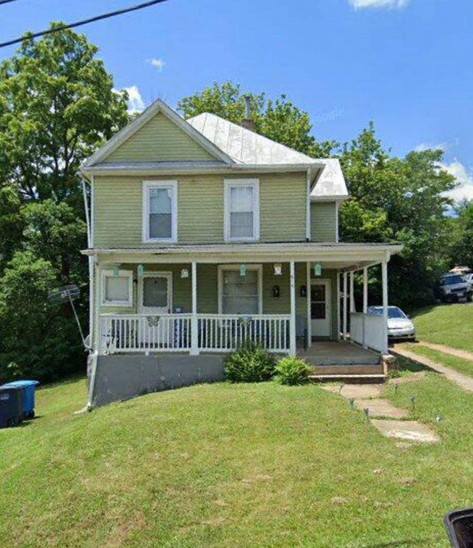 Apartment for rent at 614 21st St NW, Roanoke, VA 24017