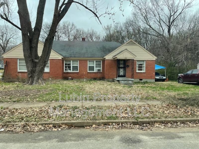 Apartment for rent at 1070 S Highland St, Memphis, TN 38111