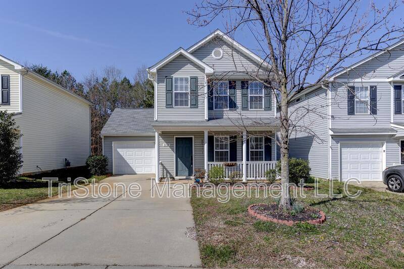 House for rent at 5724 Henderson Oaks Dr, Charlotte, NC 28269