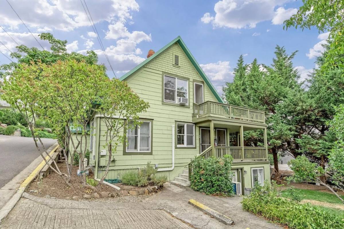 Apartment for rent at 11 Beach Ave, Ashland, OR 97520
