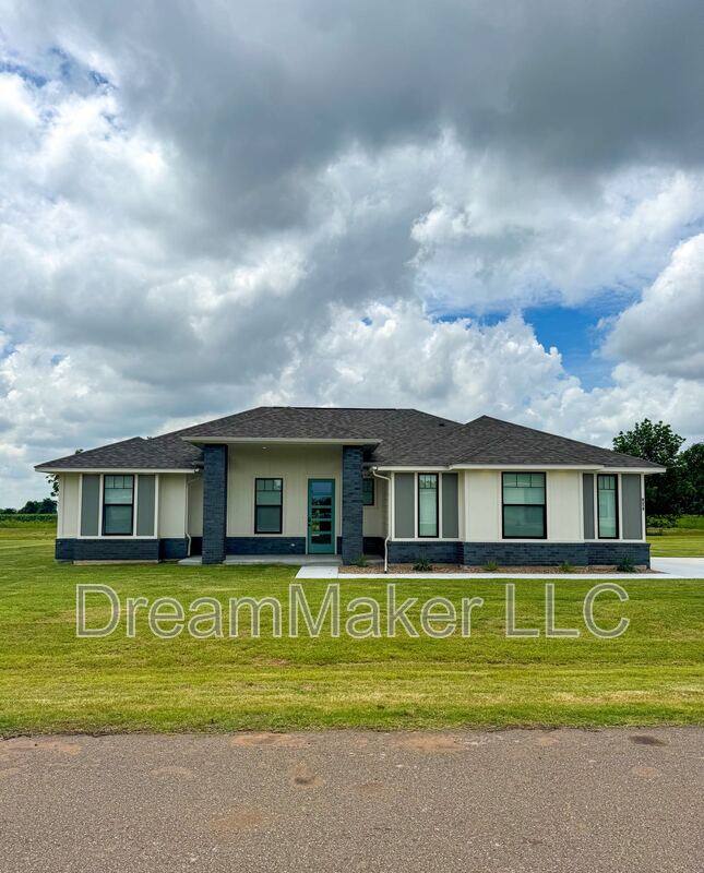 House for rent at 828 Apple Blossom Way, Washington, OK 73093