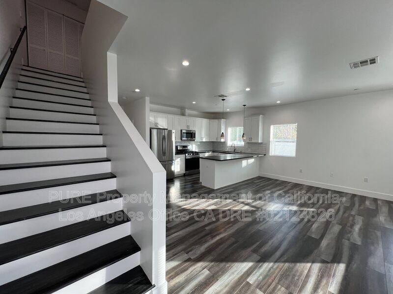 Townhouse for rent at 6734 Irvine Ave, North Hollywood, CA 91606