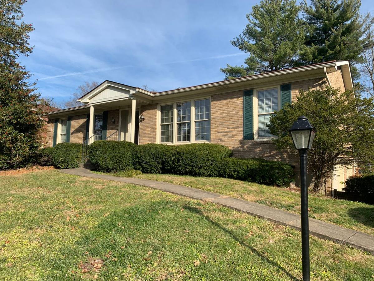 House for rent at 3909 San Marcos Rd, Louisville, KY 40299