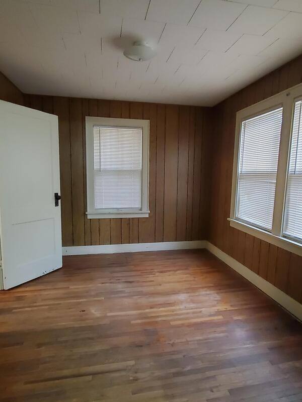 House for rent at 110 E 1st St #B, Haven, KS 67543