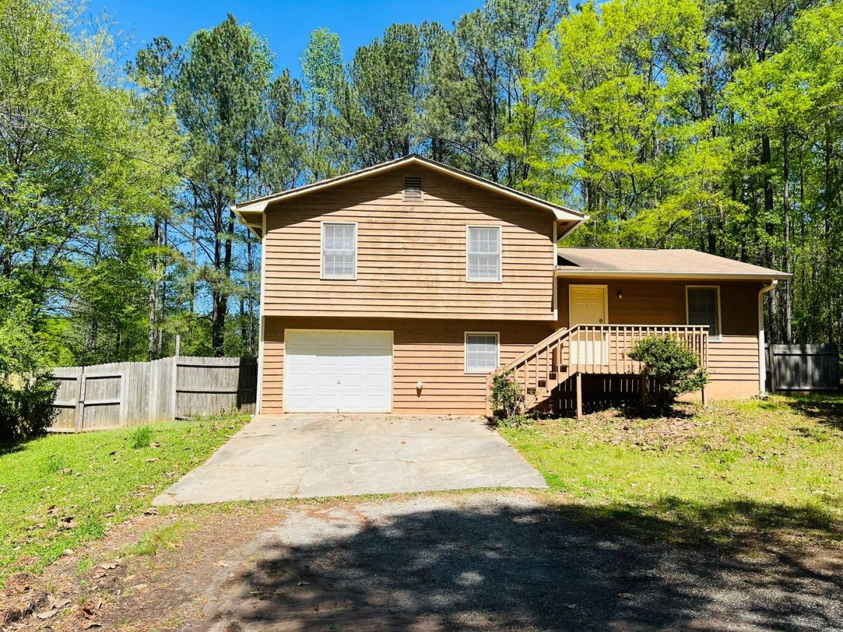 House for rent at 524 Millard Farmer Rd, Newnan, GA 30263