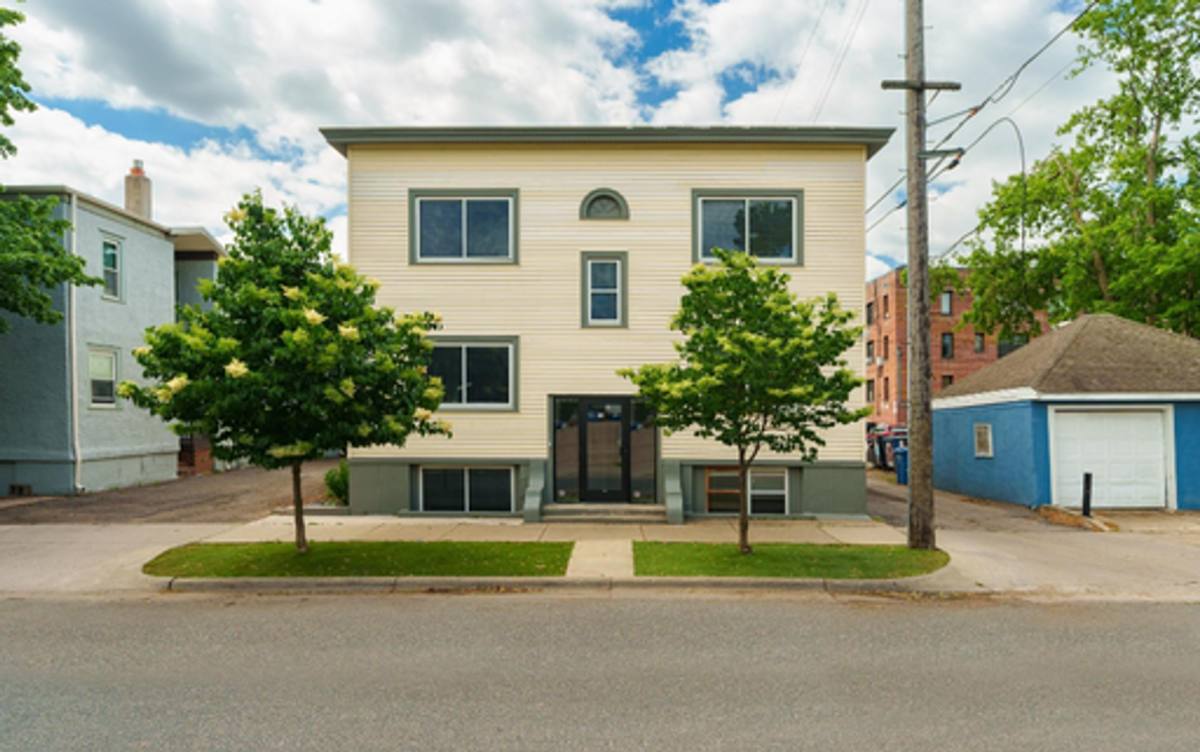 Apartment for rent at 807 W 25th St, Minneapolis, MN 55405