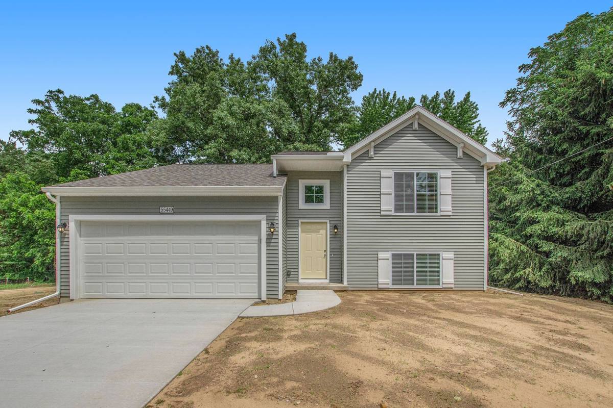 House for rent at 577 Cygnet Lake Dr N, Benton Harbor, MI 49022