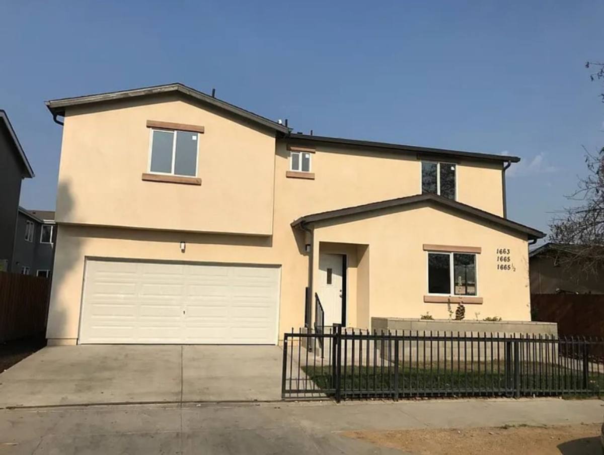 Apartment for rent at 1663 E 85th St, Los Angeles, CA 90001